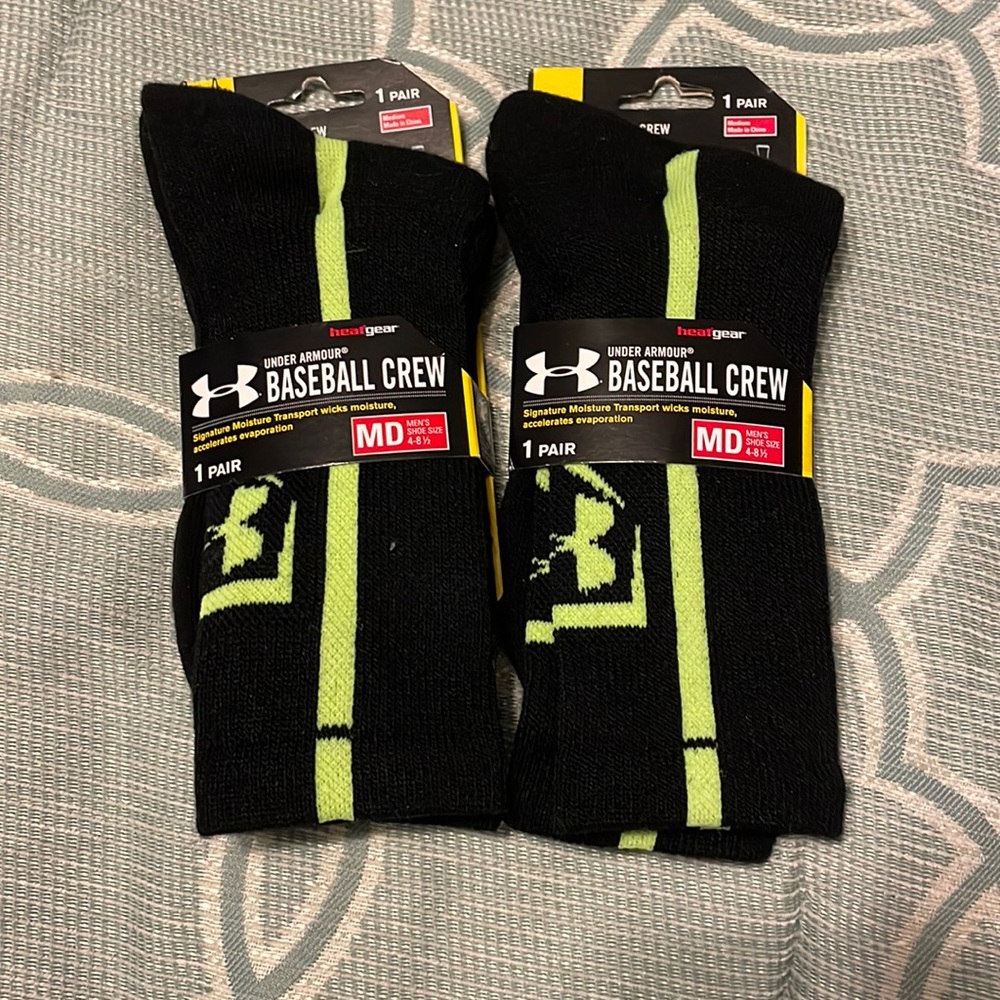 NWT Under Armour baseball crew socks men’s size medium shoe size 4-8 1/2